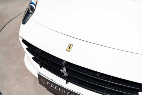 Ferrari California T. MAGNERIDE SUSPENSION. BESPOKE INTERIOR. TWO-TONE BODYWORK. CARPLAY. 51