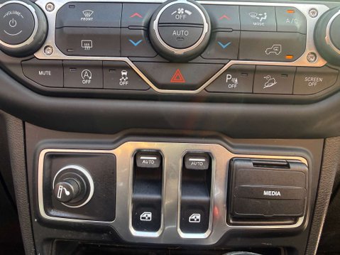 Jeep Wrangler 2.1 Wrangler Sahara MultiJet II Auto 4WD 2dr 40