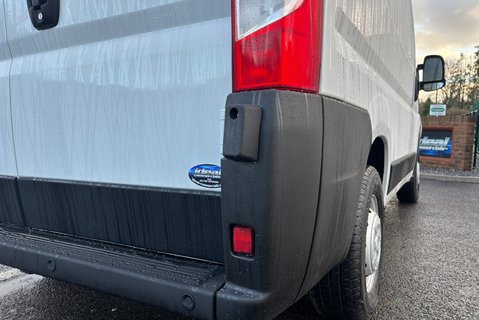 Peugeot Boxer 333 L1 H1 120 ps BlueHdi Professional - Sat Nav & Air Con 22