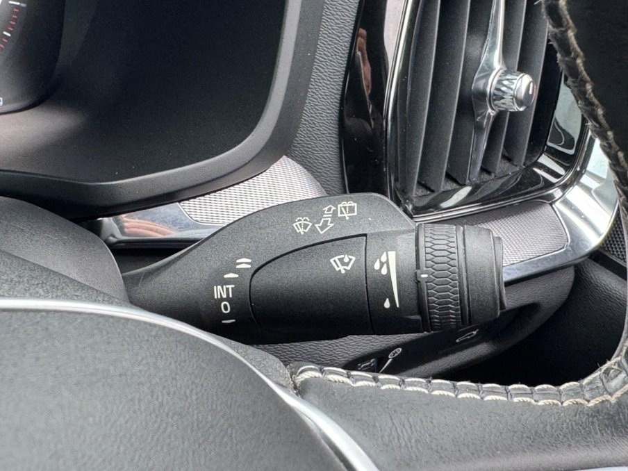 2021 Volvo V60 — image 37