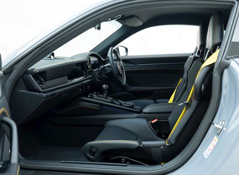 Porsche 911 (992) GT3 Touring 12