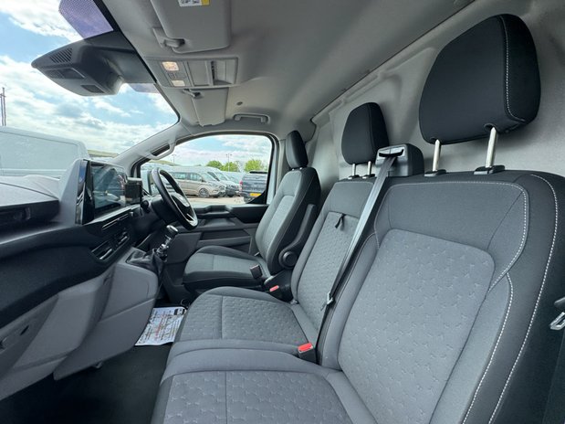 Ford Transit Custom SWB L1H1 Low Roof Limited 320 136bhp Air Con Alloys Camera Sensors EURO 6 12