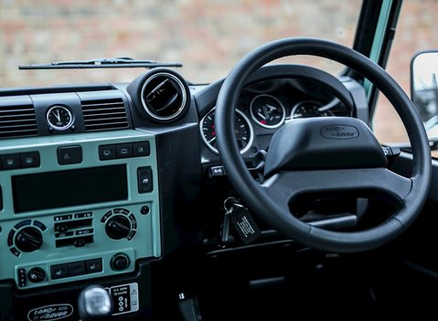 Land Rover Defender 110 Heritage 17
