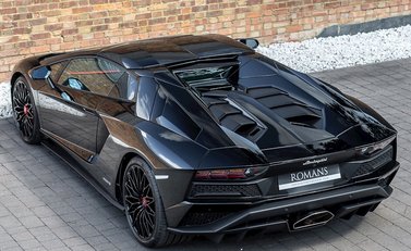 Lamborghini Aventador S LP740-4 Roadster 12