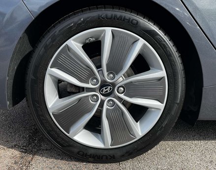 Hyundai IONIQ 1.6 IONIQ Premium SE FHEV Semi-Auto 5dr 14