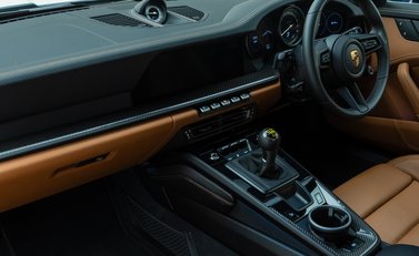 Porsche 911 GT3 TOURING (992) 17