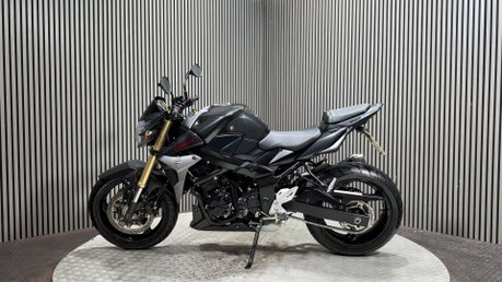 Suzuki GSR750 2013 ONLY 9K STUNNING EXAMPLE LONG MOT NAKED 750CC 4