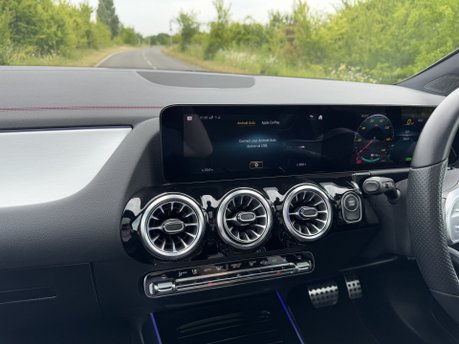 Mercedes-Benz EQA EQA 250 66KWH AMG Line Premium Auto Electric PAN ROOF/PARKTRONIC/SAT NAV 12