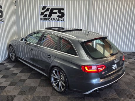 Audi RS4 4.2 FSI V8 Estate 5dr Petrol S Tronic quattro Euro 5 (450 ps) 44