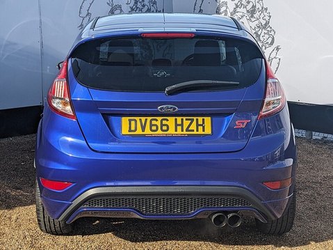 Ford Fiesta ST-3 8