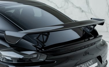 Porsche Cayman GT4 (718) 26