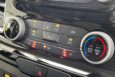 Ford Transit Custom 300 L2 170 ps Limited Panel Van - Power Invertor 19