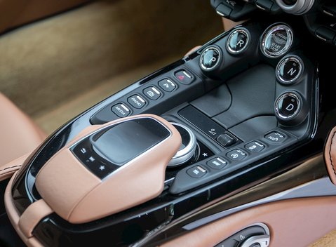 Aston Martin V8 Vantage 19