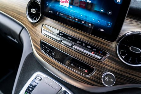 Mercedes-Benz V Class V 300 SUTTON EXECUTIVE CLASS. VAT Q. VIP SEATS. STARLIGHT HEADLINER. TVS. 24