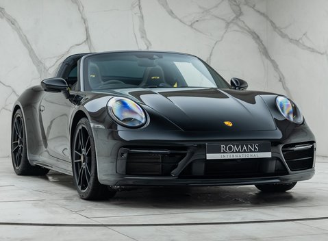 Porsche 911 Targa 4 GTS (992) 12