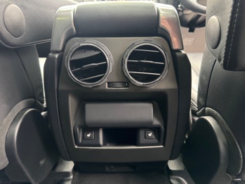 Land Rover Discovery SDV6 HSE 24