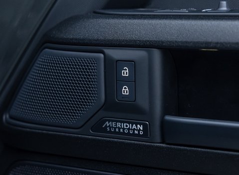 Land Rover Defender OCTA EDITION ONE 32