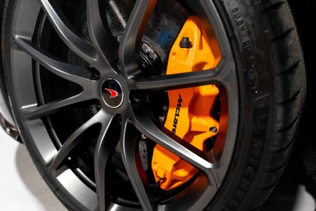 McLaren 570S SPIDER. WARRANTY. FULL MSH. CERAMIC BRAKES. SPORT EXHAUST. FRONT LIFT. B&O 13