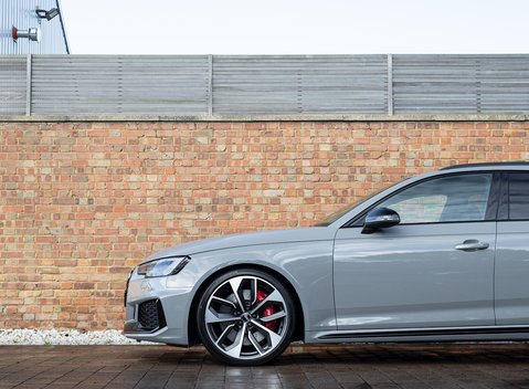 Audi RS4 Avant 28