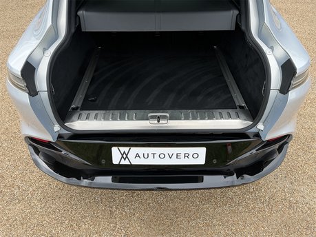 Aston Martin DBX V8 79