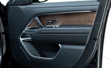 Land Rover Range Rover D300 SE 21