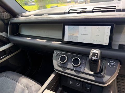 Land Rover Defender X-DYNAMIC S MHEV 49