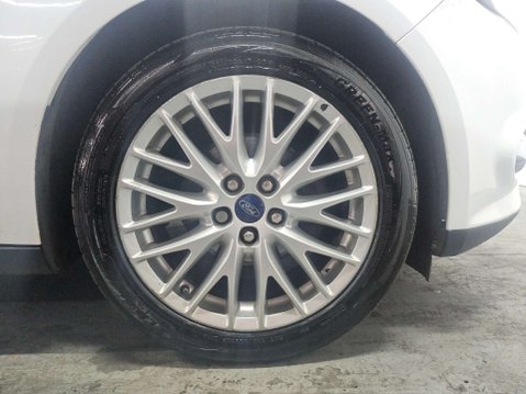 Ford Focus 1.6 Focus Zetec 105 5dr 9