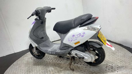 Piaggio Zip 2010 2 STROKE PROJECT SCOOTER SPARES OR REPAIR 50CC 6
