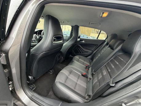 Mercedes-Benz GLA GLA 180 URBAN EDITION 17