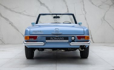 Mercedes-Benz 280 SL W113 Pagoda 11