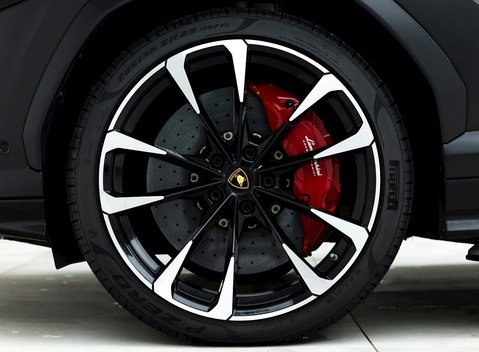 Lamborghini Urus 8