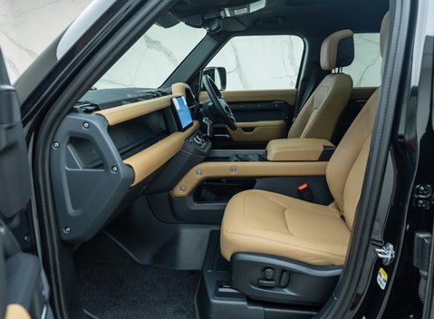 Land Rover Defender 110 D250 X-DYNAMIC HSE 19