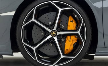 Lamborghini Huracan LP640-4 EVO 17