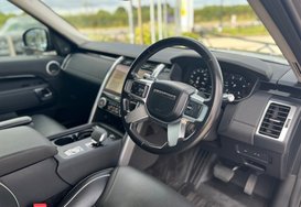 Land Rover Discovery 3.0 D300 MHEV HSE Auto 4WD COMMERCIAL 19
