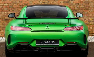 Mercedes-Benz AMG GT R 5