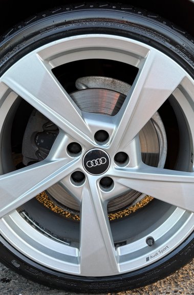 Audi A4 AVANT TDI S LINE MHEV - REVERSE CAMERA - 8 AUDI MAIN DEALER SERVICES 