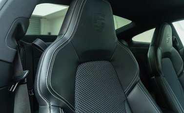 Porsche 911 Carrera (992) 11