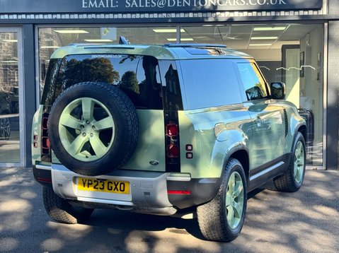 Land Rover Defender 75TH LIMITED EDITION 7