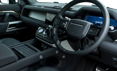 Land Rover Defender 110 D250 First Edition 9