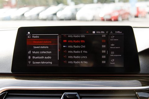 BMW 5 Series 520D XDRIVE SE TOURING 19