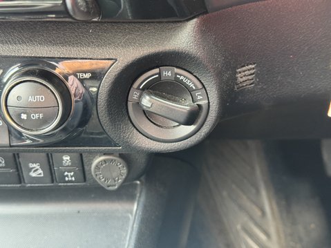 Toyota Hilux Invincible | Auto | 2.4 LT | Double Cab | Camera | Sensors | EURO 6 34