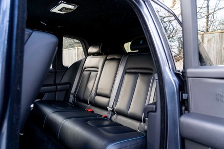 Rolls-Royce Cullinan V12. DYNAMIC PACKAGE. ACTIVE CRUISE. SHOOTING STAR HEADLINER. HUD 11