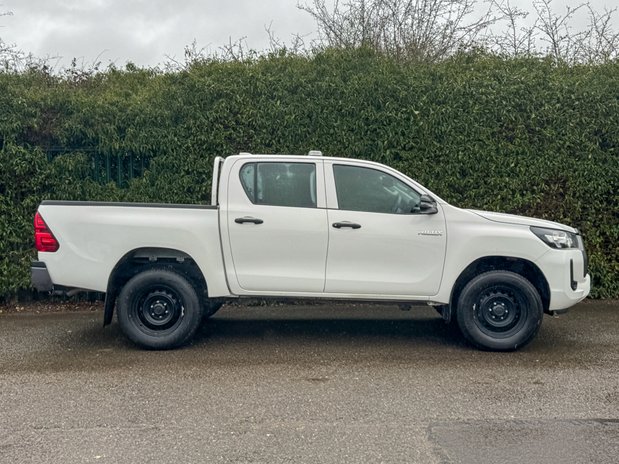 Toyota Hilux Active | 2.4 LT [SOLD MM] Double Cab | Tow Bar | Camera | Air Con | 4