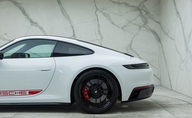 Porsche 911 Carrera 4 GTS (992) 42