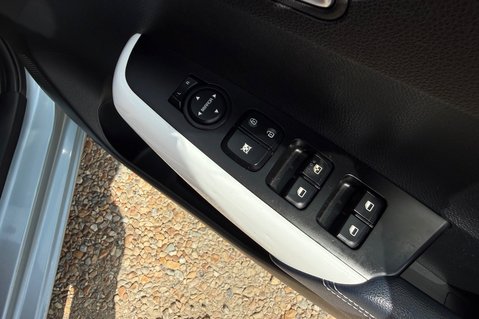 Kia Picanto WAVE. 6 MAIN DEALER SERVICES.. ONLY ONE OWNER.. REVERSING CAMERA.. A/C 30