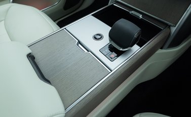 Land Rover Range Rover P460e Autobiography LWB 24