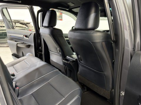Toyota Hilux INVINCIBLE X 4WD 48V MHEV AUTO 51