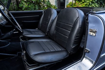 Alfa Romeo 2000 Touring Spider 25