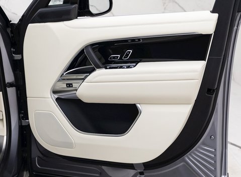 Land Rover Range Rover P400 HSE 22