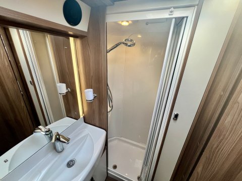 Swift Elegance 480 21